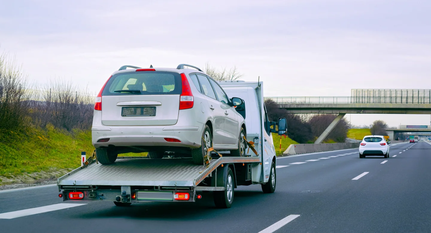 Fahrzeugtransport auf österreichischer Autobahn